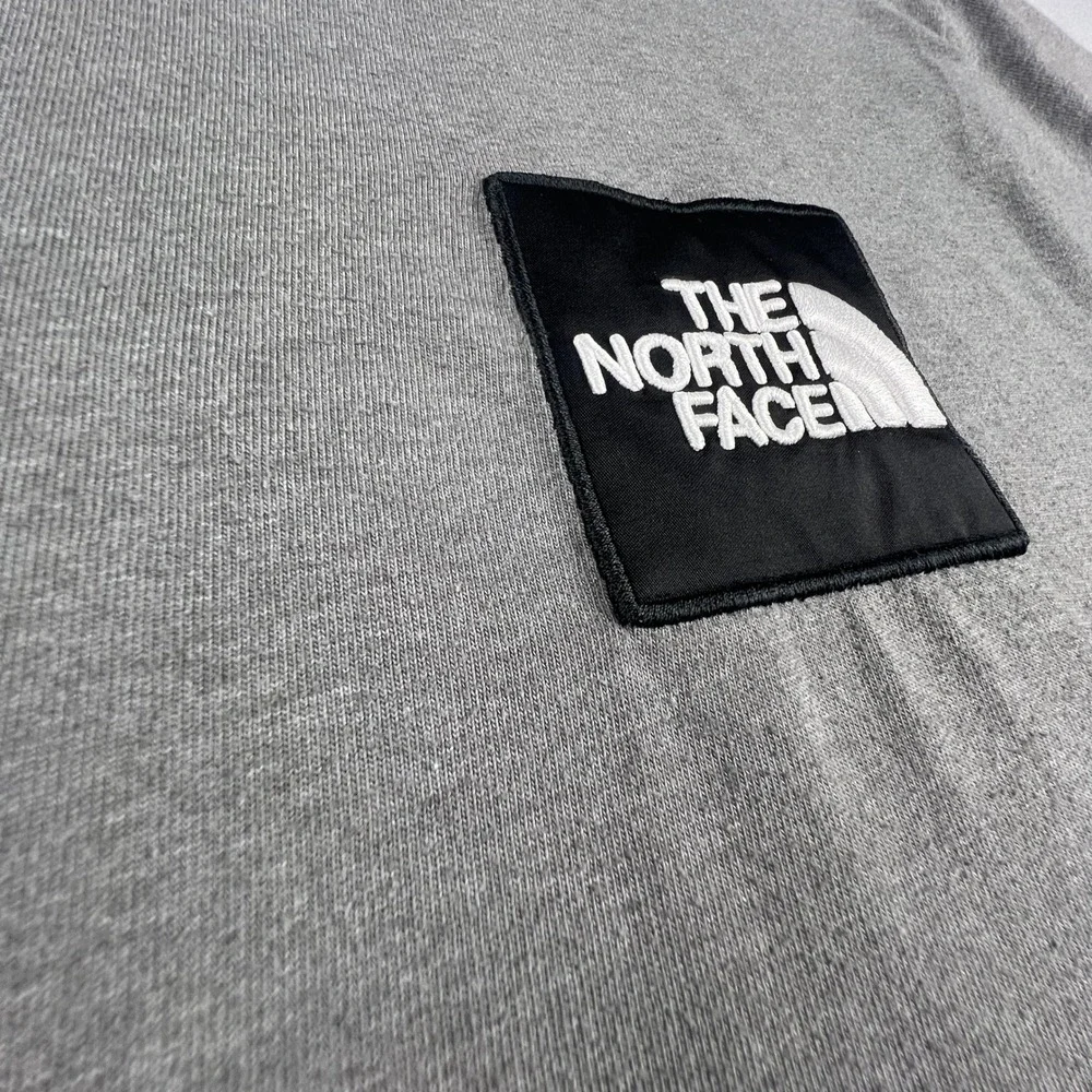 The North Face T-Shirt Mens‎ Large Gray Logo Patch Short Sleeve Gorpcore Casual